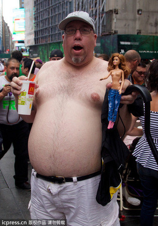 紐約男女裸胸遊行響應 國際上空日 齊露點 天天要聞