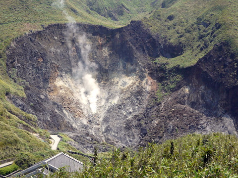 大屯山底藏 1 4臺北市 岩漿庫學者首證實爲活火山 天天要聞