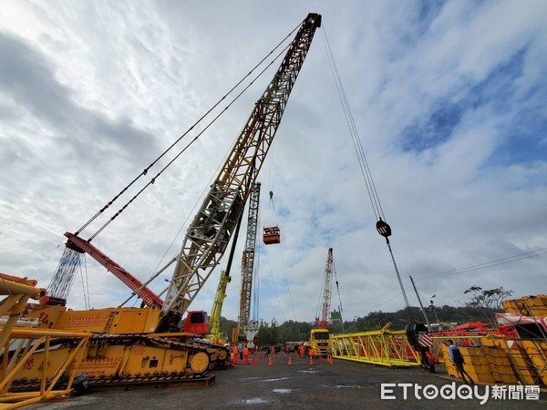 體驗吊籠升60公尺高空 快衝啓德吊車展數百特殊車一次展出 天天要聞