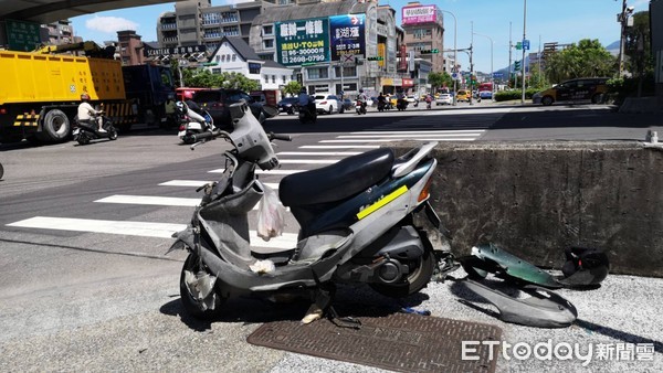 快訊 北市內湖騎士高速衝撞遊覽車尾躺血泊命危 送醫搶救中 天天要聞